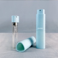 Atomiseur de parfum de voyage rechargeable miniature en forme de triangle en plastique, 8 ml, à visser, flacon pulvérisateur oral