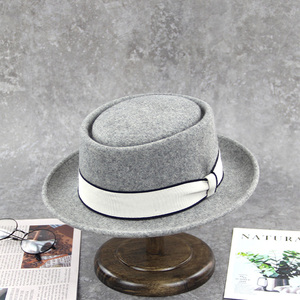 Chapeau <span class=keywords><strong>Porkpie</strong></span> Classique LiHua Nouvelle Arrivée OEM en Feutre 100% Laine Australienne pour Femme et Homme – Chapeaux Formels Unisexe pour Sports Décontractés et Activités de Plein Air - Product Image 4