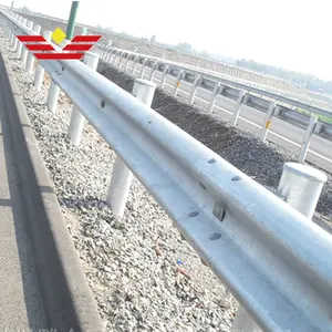 Traffico attrezzature anti crash barriera di sicurezza autostrada guardrail standard di disegno