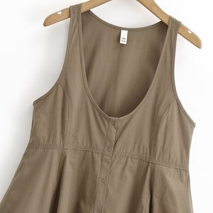 <span class=keywords><strong>Robe</strong></span> Courte Ajustée Minimaliste Sans Manches à Col U Uni pour <span class=keywords><strong>Femme</strong></span> 2026, Coupe Droite aux Lignes Épurées, OEM/ODM par Usine Chinoise - Product Image 3