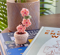 Plante en pot en crochet de fleurs de cerisier pour la décoration de la maison, fleurs en crochet, fleurs de sakura en crochet, décoration de bureau, cadeaux de la Saint-Valentin