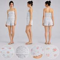 Ensemble de loungewear deux pièces pour femme, motif floral, avec haut bustier smocké et short festonné en coton froissé, collection été