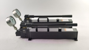 Pompe manuelle ultra haute pression VHP-1500 1500 bar, équivalente à ENERPAC pour manchon d'expansion hydraulique - Product Image 4