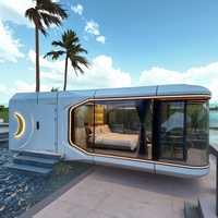 Maison moderne de luxe préfabriquée capsule spatiale petite maison mobile à structure en acier pour les centres de villégiature pittoresques et les chambres touristiques pour les vacances