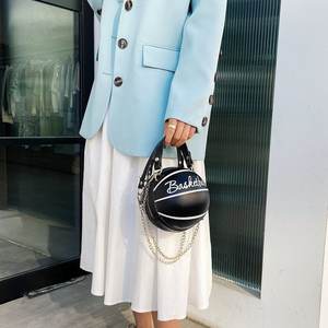 กระเป๋า2025ใหม่ยอดนิยมมากกระเป๋าฟุตบอลบาสเก็ตบอลแบบส่วนตัวกระเป๋าแมสเซนเจอร์สะพายไหล่เข้าได้กับทุกชุดสไตล์เกาหลีทรงกลมขนาดเล็ก - Product Image 3