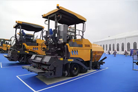 Machine à finir les routes RP453L facile à utiliser avec trémie de 12 tonnes pour les projets de petite taille continus