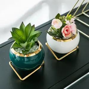 <span class=keywords><strong>Mini</strong></span> <span class=keywords><strong>pot</strong></span> de fleurs en céramique de porcelaine pour plantes succulentes, décoration de jardin intérieur/extérieur, avec support géométrique en métal doré et drainage - Product Image 1