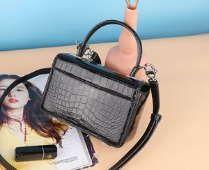 Sac bandoulière compact en cuir de crocodile, best-seller, stock d'usine disponible pour la vente en gros directe - Product Image 4