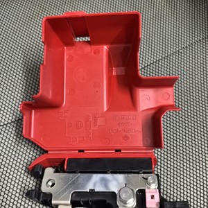 Conector del terminal positivo de la batería FoMoCo GB3T-14A094-B para Ford Explorer Taurus Lincoln MKS MKT - Product Image 3