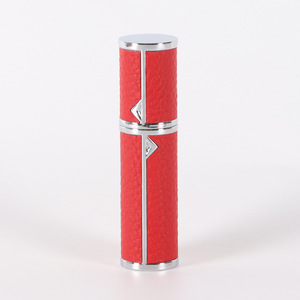 Flacone Spray per Profumo Portatile in Vetro Effetto Litchi con Fondo in Vera Pelle Bovina, Mini Dispenser Ricaricabile - Product Image 4