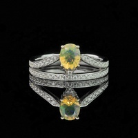 Bague de luxe de haute qualité en argent sterling 925 massif, sertie d'un moissanite VVS et d'un opale australien ovale, pour femme, par un créateur de bijoux raffinés.