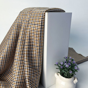 Tela de Gamuza Suave con Estampado de Pata de Gallo de Alta Calidad para Prendas y Abrigos - Product Image 2