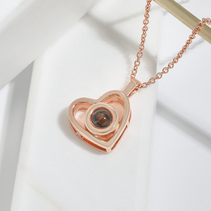 Vente chaude Écologique Argent <span class=keywords><strong>Couple</strong></span> Collier Perle Projection Pierre Pendentif Cent Langues Dire «Je t'aime» Mode - Product Image 5