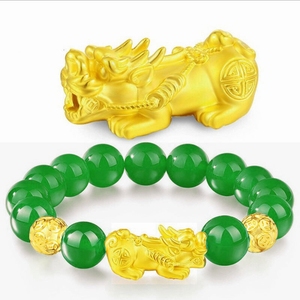 Bracciale Classico con Perline in Pietra Rossa/Verde/Nera, Unisex, con Pixiu Dorato 24k, Portafortuna e Prosperità - Product Image 1