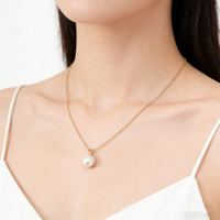 Collier tendance pour femme avec pendentif en perle naturelle d'eau douce blanche et chaîne en argent tibétain, idéal pour les soirées