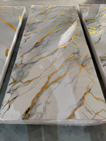 Panneau mural en PVC marbré UV de 3 mm, imperméable, facile à installer, feuille décorative haute brillance avec service de découpe pour les murs intérieurs