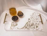 Plateau en acrylique transparent festonné de nouvelle conception avec poignées en or plateau de rangement en plastique de table tapis magnétique pour la protection contre les déversements