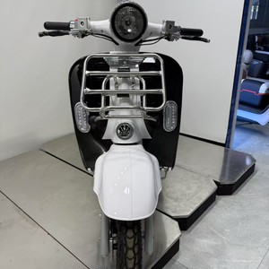 La <span class=keywords><strong>Roma</strong></span> Romántica y Hermosa Combinada con el Scooter Eléctrico Elegante y Sofisticado Te Traerá una Atractividad Mortal. - Product Image 6