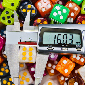 16mm vuông DICE D6 Cube Hình nhựa cờ Bạc phụ kiện với hiệu ứng đá cẩm thạch chấm biểu tượng tùy chỉnh cho hội đồng quản trị trò chơi Quà Tặng - Product Image 5