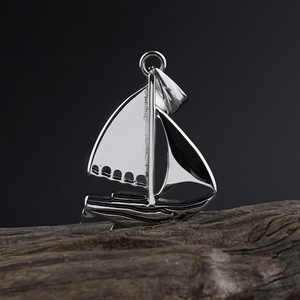 Nuevo y Moderno Colgante de Barco de Vela de Acero Inoxidable Estilo Antiguo, Accesorio de Moda - Product Image 1