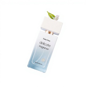 สเปรย์น้ำหอม Sweet Miss Fragrance Mist Style Lady Parfum กลิ่นหอมติดทนนาน สดชื่น เบาสบาย กลิ่นดอกไม้และผลไม้ คลาสสิก - Product Image 2