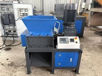 Broyeur industriel à double arbre pour déchets métalliques, alimentaires, médicaux, pneus, sacs plastiques, bois, avec boîte de vitesses, pompe et moteur puissant