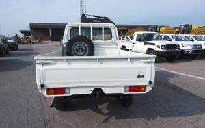 Toyota <span class=keywords><strong>Land</strong></span> <span class=keywords><strong>Cruiser</strong></span> S79 <span class=keywords><strong>HZJ</strong></span> <span class=keywords><strong>79</strong></span> de Segunda Mano en Excelentes Condiciones, Cabina Individual, 4.2L Diésel, Manual - Product Image 2