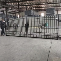Porte piétonne élégante en fer forgé Cadre enduit de poudre de bois traité thermiquement Porte en treillis de clôture extérieure facilement assemblée