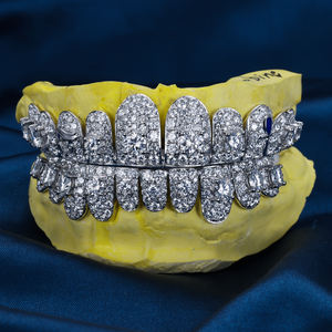 Grilles dentaires personnalisées pour femmes et hommes, haut et bas, en argent 925, moissanite, diamant de laboratoire, saphir, or massif 10K, 14K, 18K, coupe ronde - Product Image 1