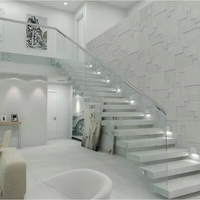 Escalier intérieur droit flottant en marbre au design moderne et simple Marches en marbre et escaliers flottants en verre trempé