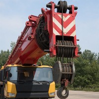 Grue sur camion NOMISANY d'occasion de 300 tonnes, vitesse de déplacement de 85 km/h, portée des stabilisateurs de 8,3 m pour levages lourds