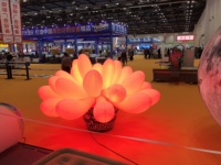 Modèle de fleur gonflable géant en nylon personnalisé avec ventilateur intégré / Ballon publicitaire pour événements de bar