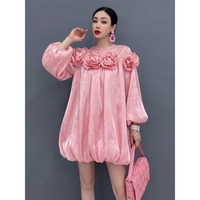 Nouvelle Robe Mini Été 2026 en Gros, Motif Floral 3D Brillant, Chic à la Française, Manches Bouffantes, Style Babydoll, Élégante Robe de Soirée Rose