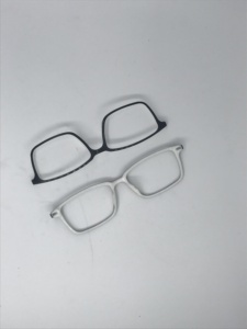 Machine <span class=keywords><strong>de</strong></span> surmoulage <span class=keywords><strong>de</strong></span> monture <span class=keywords><strong>de</strong></span> lunettes bon marché <span class=keywords><strong>de</strong></span> haute qualité Machine d'injection verticale - Product Image 3