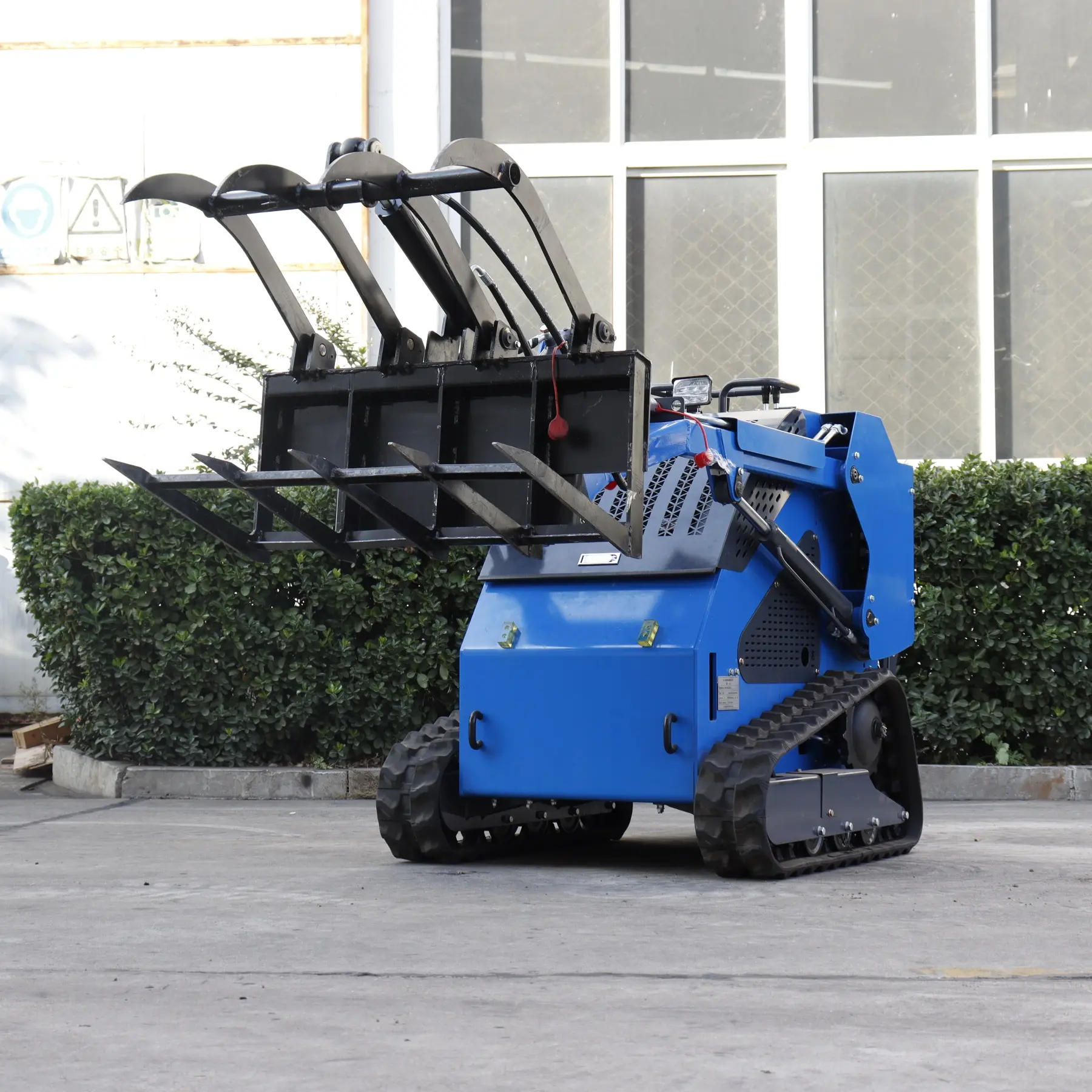 Ücretsiz kargo toptan elektrikli mini skid nokta dönüşlü yükleyici 1ton CE/EPA uzaktan kumanda elektrikli skid steer kova satılık