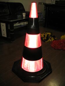 Cono de Tráfico de Seguridad Vial Reflectante de Vinilo y Goma Negro H75 de 750 mm, Gran Venta - Product Image 3