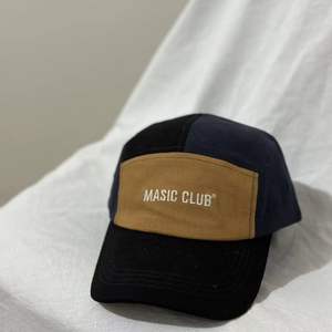 BuPao Yiwu Market Venta al por mayor Gorra deportiva <span class=keywords><strong>de</strong></span> color empalmado Venta al por mayor Sombreros <span class=keywords><strong>de</strong></span> moda <span class=keywords><strong>de</strong></span> alta calidad Sombrero <span class=keywords><strong>de</strong></span> 5 paneles Gorra Snapback Sombreros <span class=keywords><strong>de</strong></span> papá - Product Image 3