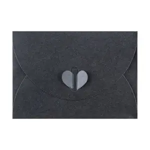 Envelope de fechamento pequeno em forma de coração