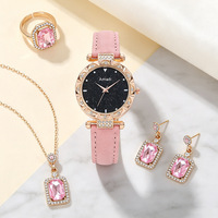Montre raffinée pour femme avec cadran rond de 33 mm, bracelet en PU, collier, bague et boucles d'oreilles serties de strass carrés