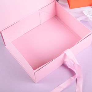 Klaar voor verzending Magnetische cadeaudoos met aangepast logo Opvouwbare magnetische doos met lint - Product Image 5