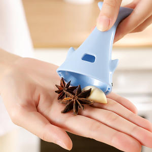 Petite cuillère à riz en forme de baleine, cuillère doseuse en plastique, pour la cuisine, utilisation pour animaux de compagnie, désodorisant, répulsif anti-insectes - Product Image 3