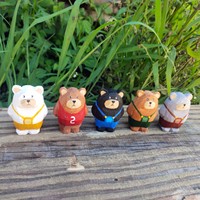 Ornement de bureau en bois de bouleau sculpté en forme de petit ours, mignon dessin animé, fabriqué en Chine, cadeau original, poupée en bois pour voiture, convient aux garçons