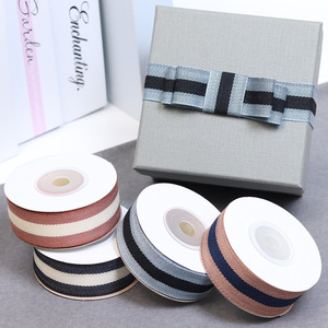 <span class=keywords><strong>Ruban</strong></span> gros-grain <span class=keywords><strong>sergé</strong></span> écologique de largeur personnalisée tissu rouge blanc <span class=keywords><strong>noir</strong></span> gris <span class=keywords><strong>ruban</strong></span> tissé à rayures pour la décoration de vêtement - Product Image 2