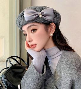 Gorro de <span class=keywords><strong>boina</strong></span> de mujer <span class=keywords><strong>a</strong></span> la moda con lazo y perlas, sombrero de verano calado, gorra holgada de ganchillo estilo artista francés - Product Image 3