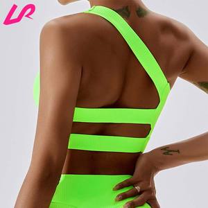 Abbigliamento Fitness con Logo personalizzato alla moda 2023 Sexy e traspirante per allenamento Crop <span class=keywords><strong>top</strong></span> a coste semplici Neon monospalla reggiseno sportivo da donna - Product Image 1