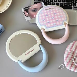 กระจกแต่งหน้าสีชมพูหวานๆ พร้อมที่จับ พับได้ ใช้สำหรับหอพักนักเรียน แขวนผนังได้ - Product Image 3