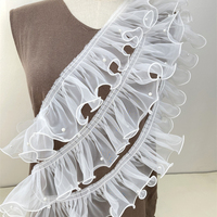 Jupe en organza blanc plissé dense avec accessoires en dentelle et garnitures en fil bouclé style Lolita