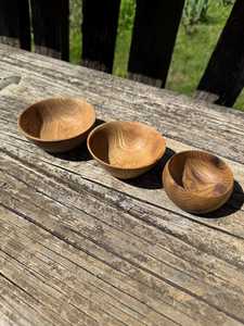 Bol en bois fait à la main, décoratif, de qualité supérieure, naturel et durable, parfait pour servir des fruits, des salades, des collations - Product Image 3