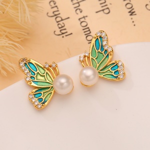 Wholesale Luxury 18K Gold Plated Women's Stud <b>Earrings</b> Trendy Korean Style Zircon Butterfly Imitation Pearl Brass Bezel Setting - Product Image 1