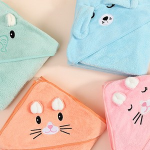 Serviette de bain à capuche pour bébé, motif dessin animé, 80x80cm, en polaire corail, séchage rapide, pour usage domestique - Product Image 1